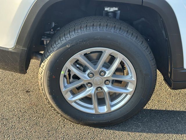 New 2025 Jeep Grand Cherokee L Laredo image 17