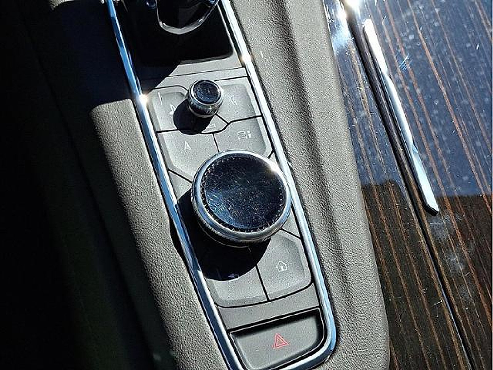 Used 2023 Cadillac Escalade Premium Luxury w/ Performance Package AWD/4WD image 28