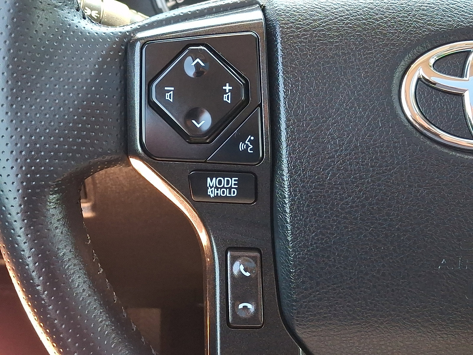 Certified 2024 Toyota 4Runner TRD Off-Road Premium w/ TRD Black Wheel Package (TMS) AWD/4WD image 22