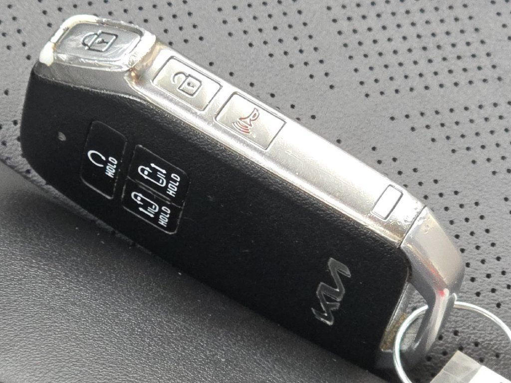 Used 2022 Kia Carnival LX FWD image 50