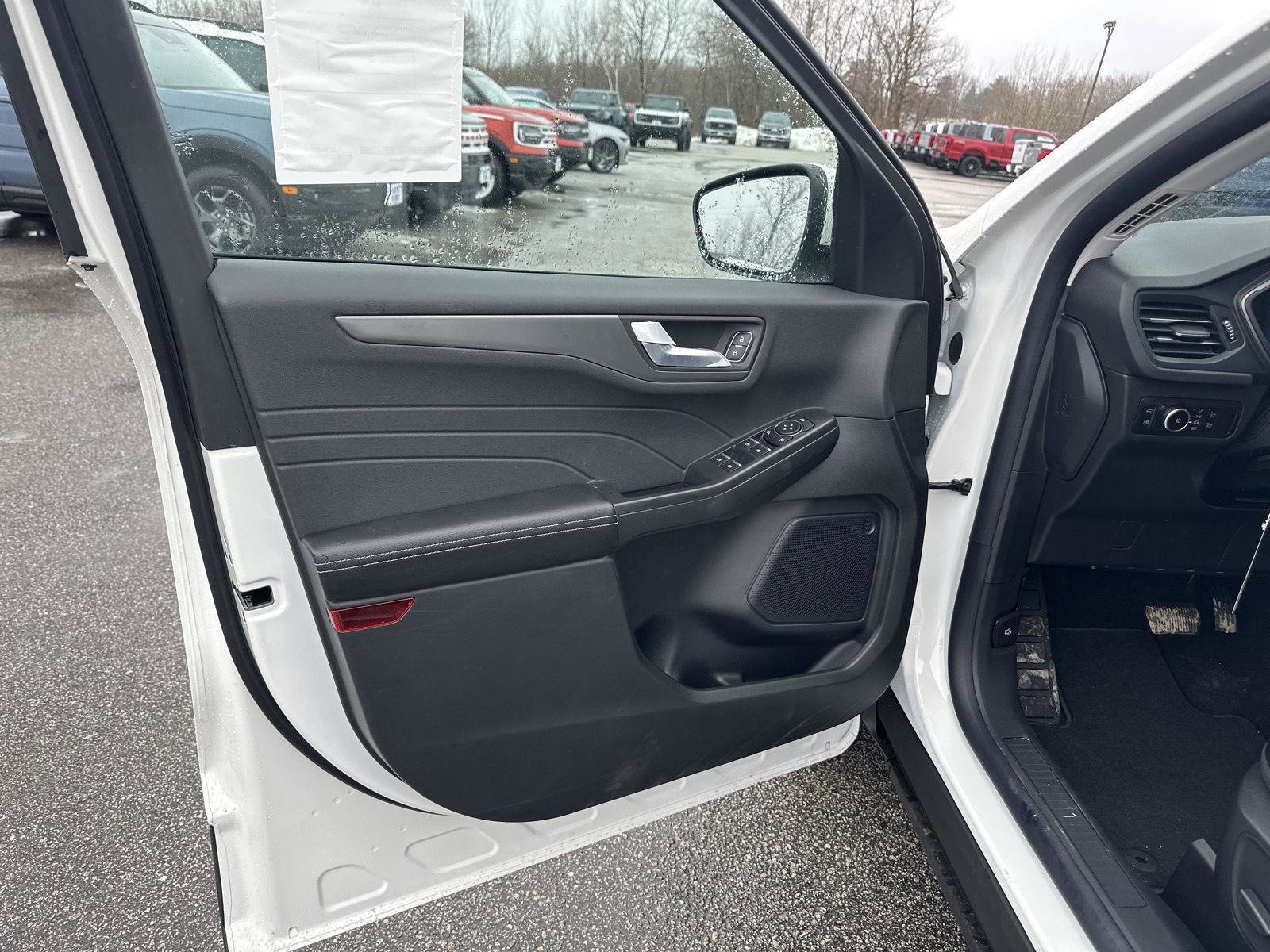 New 2025 Ford Escape PHEV image 11