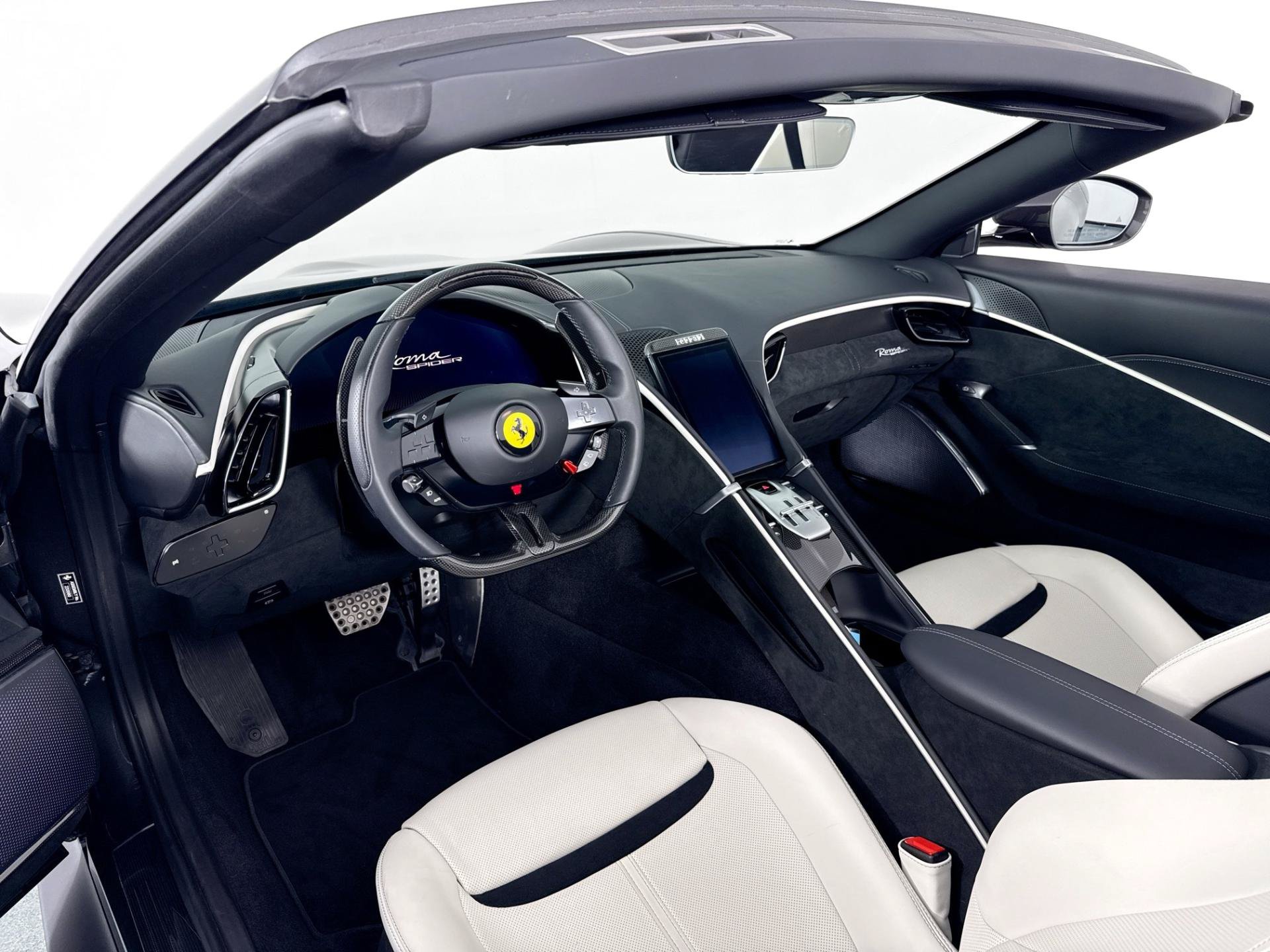 Used 2025 Ferrari Roma Spider RWD image 9