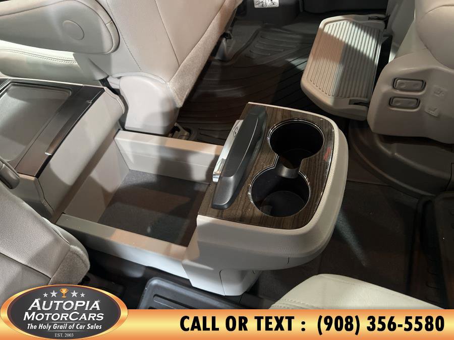 Used 2019 Toyota Sienna XLE image 28