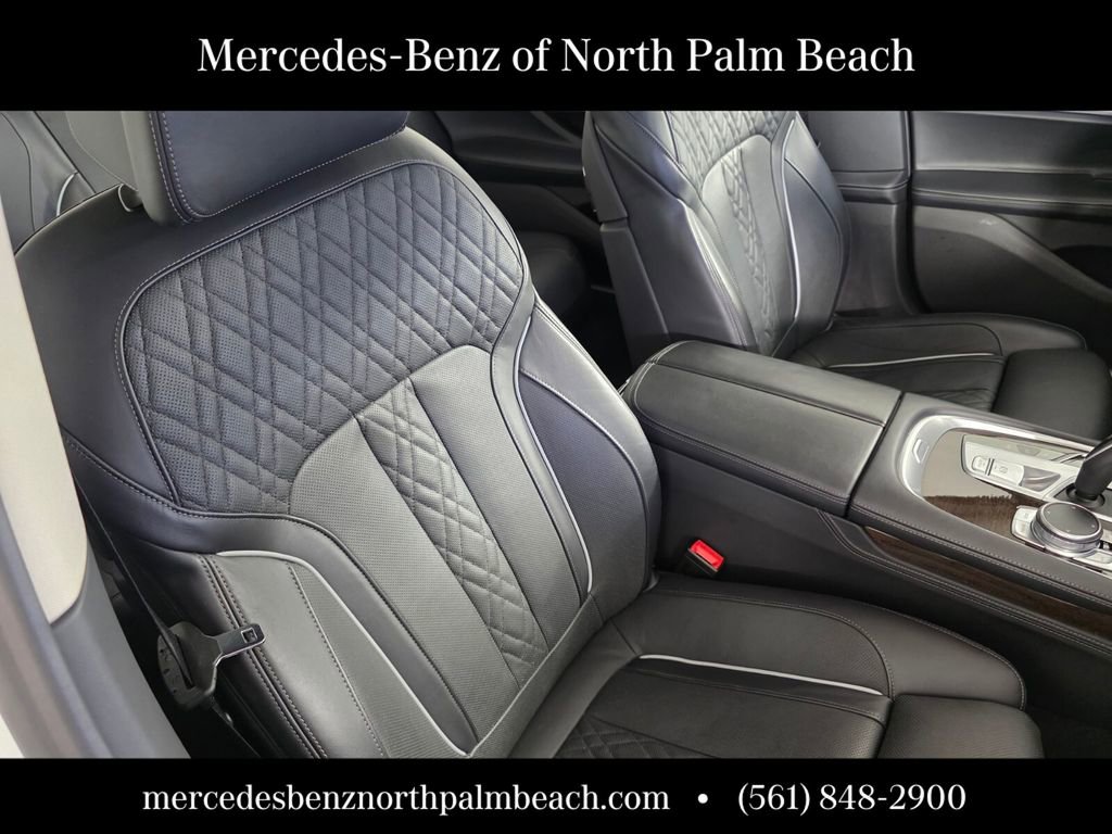 Used 2022 BMW 750i xDrive image 32