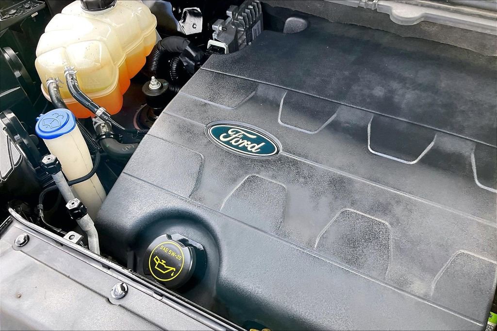 Used 2015 Ford Edge Titanium w/ Technology Package image 32