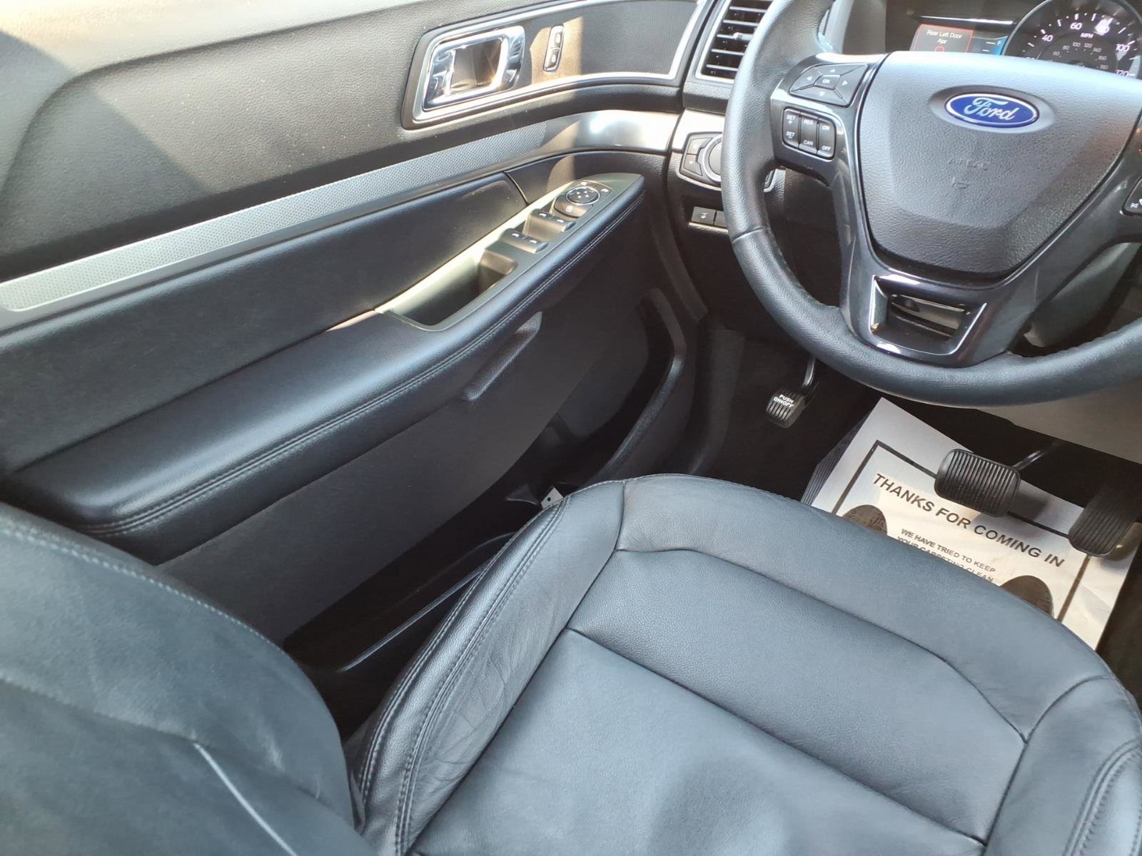 Used 2018 Ford Explorer XLT w/ Equipment Group 202A FWD image 26