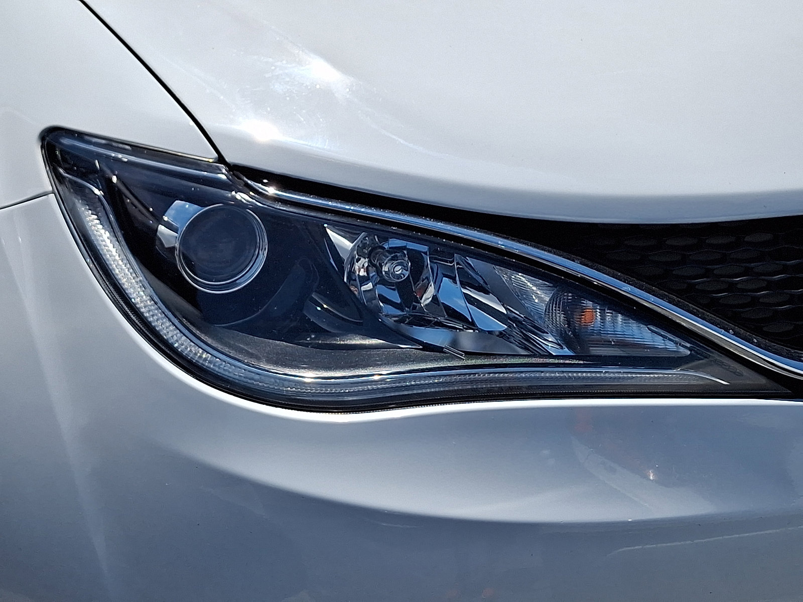 Used 2017 Chrysler Pacifica Touring-L Plus FWD image 11
