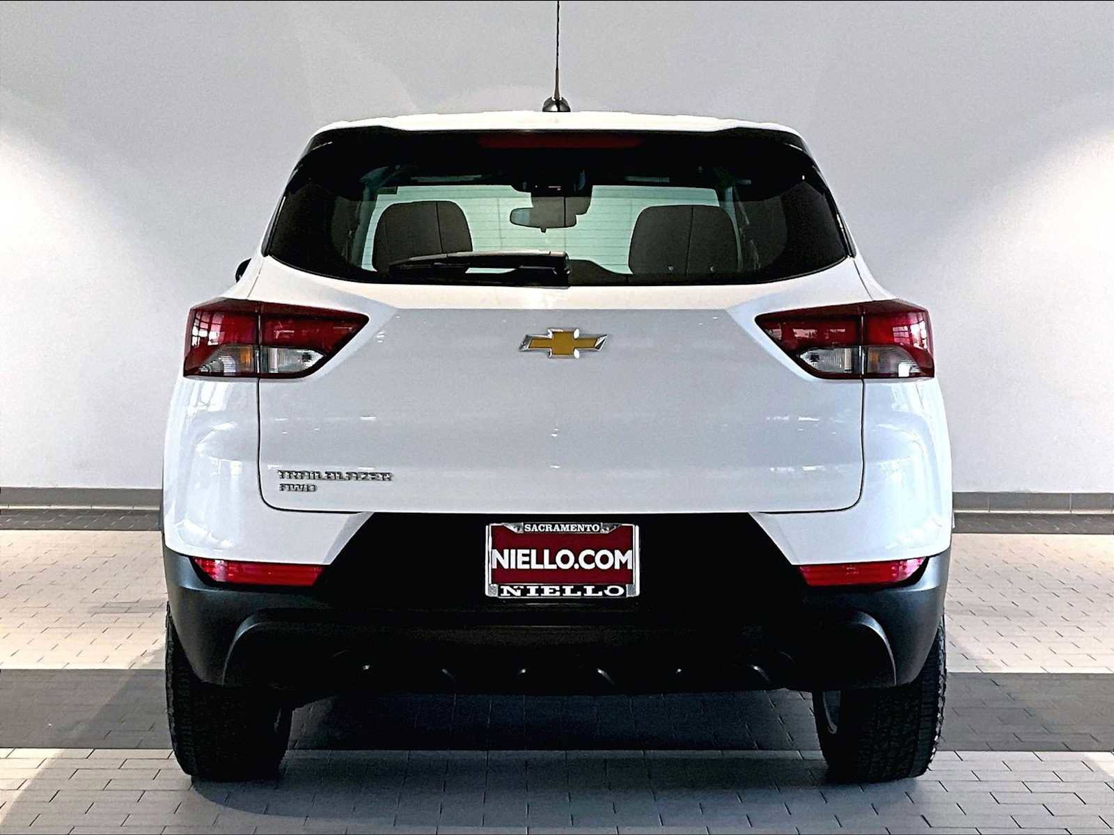 Used 2023 Chevrolet TrailBlazer LS AWD/4WD image 9