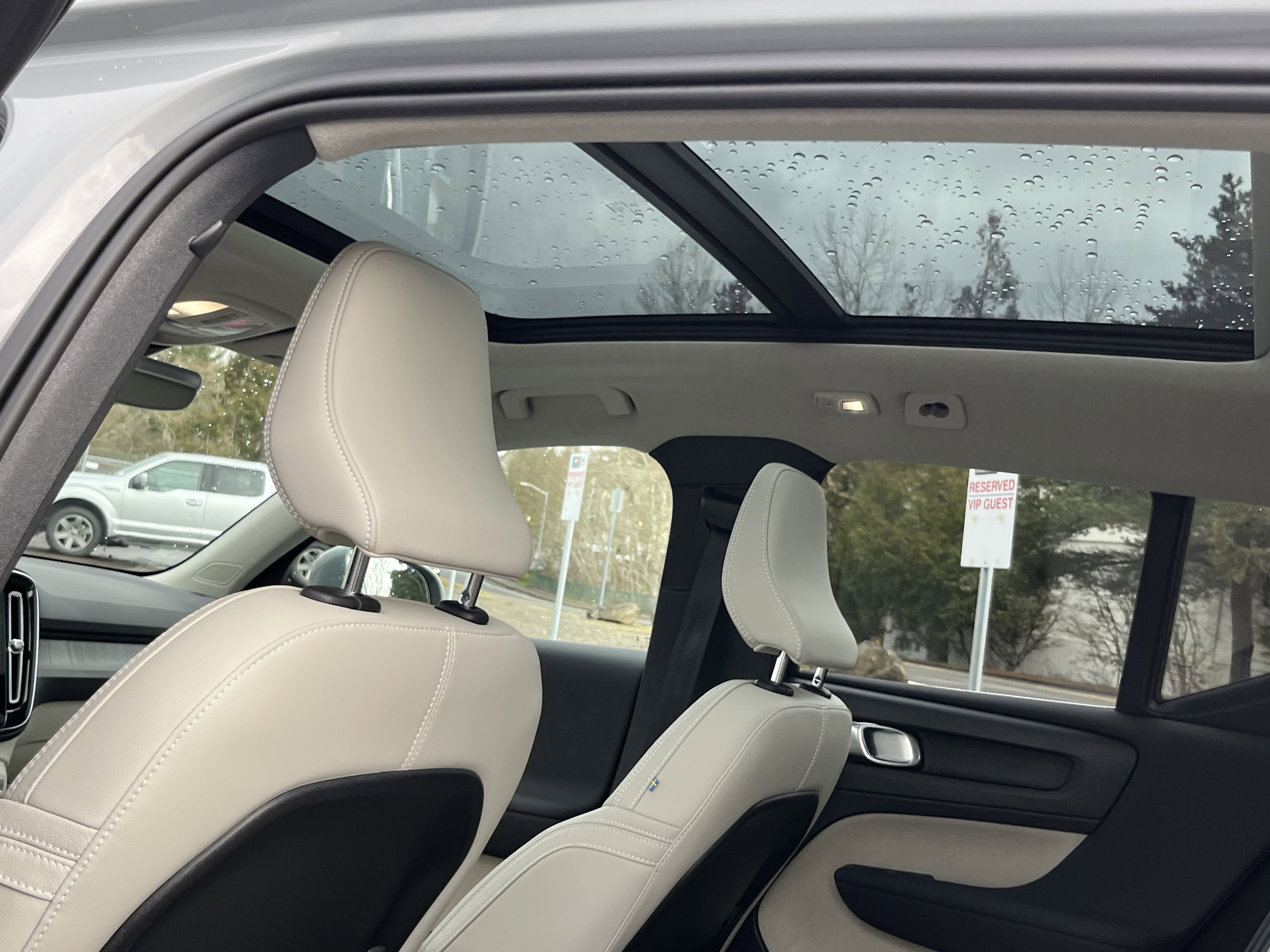 Used 2024 Volvo XC40 B5 Plus image 15