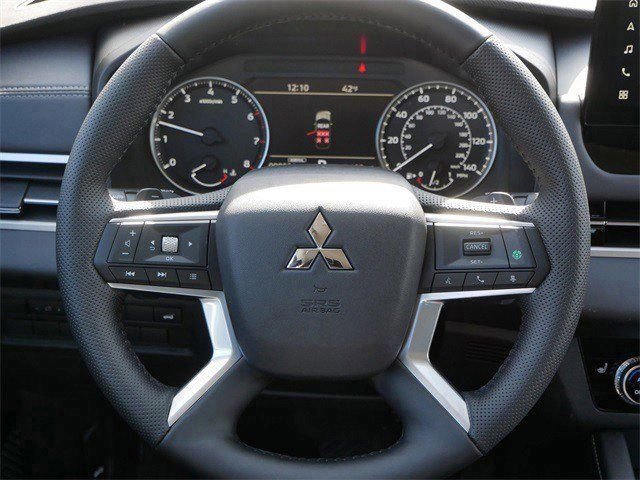 New 2026 Mitsubishi Outlander SE image 8