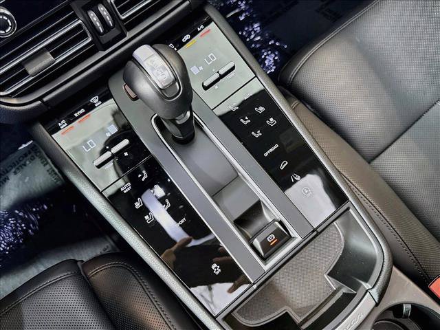 Certified 2026 Porsche Macan AWD/4WD image 18