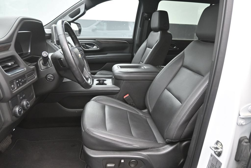 Used 2022 Chevrolet Suburban LT w/ Luxury Package RWD image 19