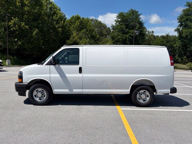 New 2026 Chevrolet Express 3500 w/ Driver Convenience Package RWD image 4
