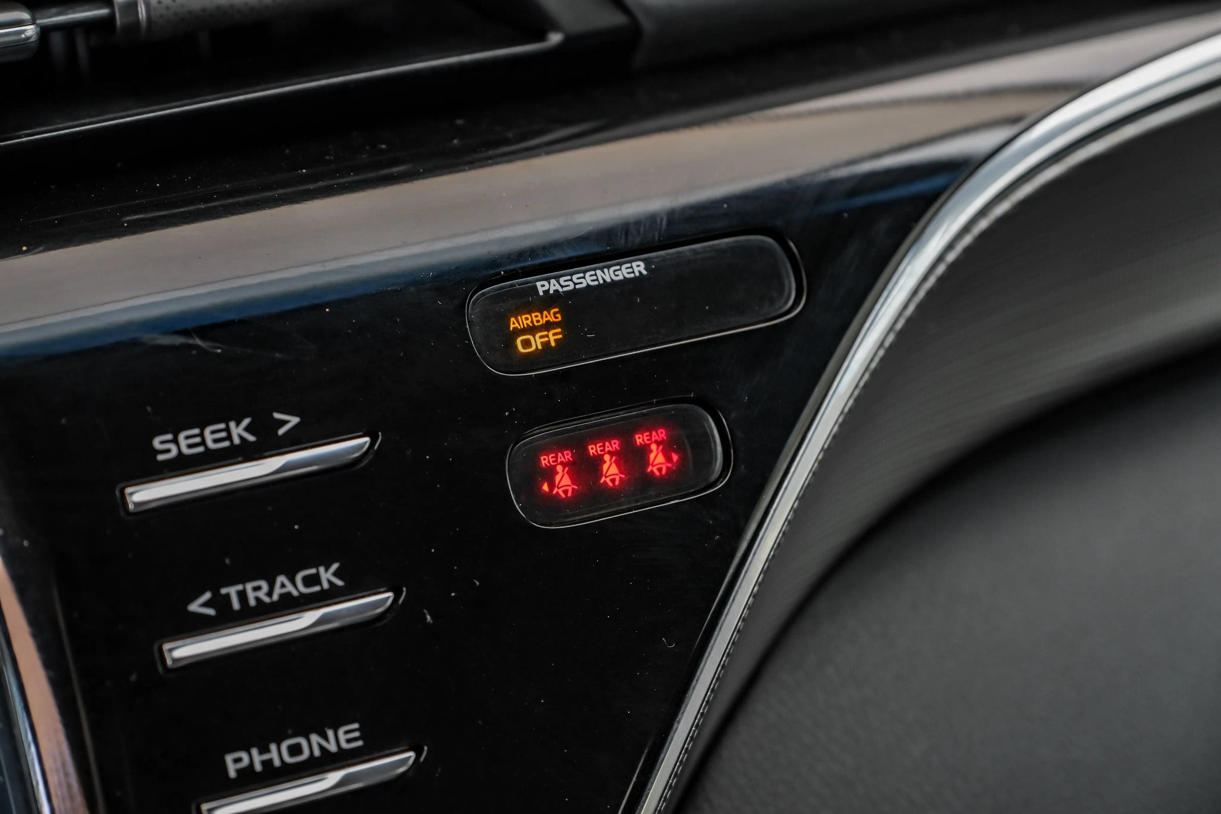 Used 2018 Toyota Camry SE FWD image 30