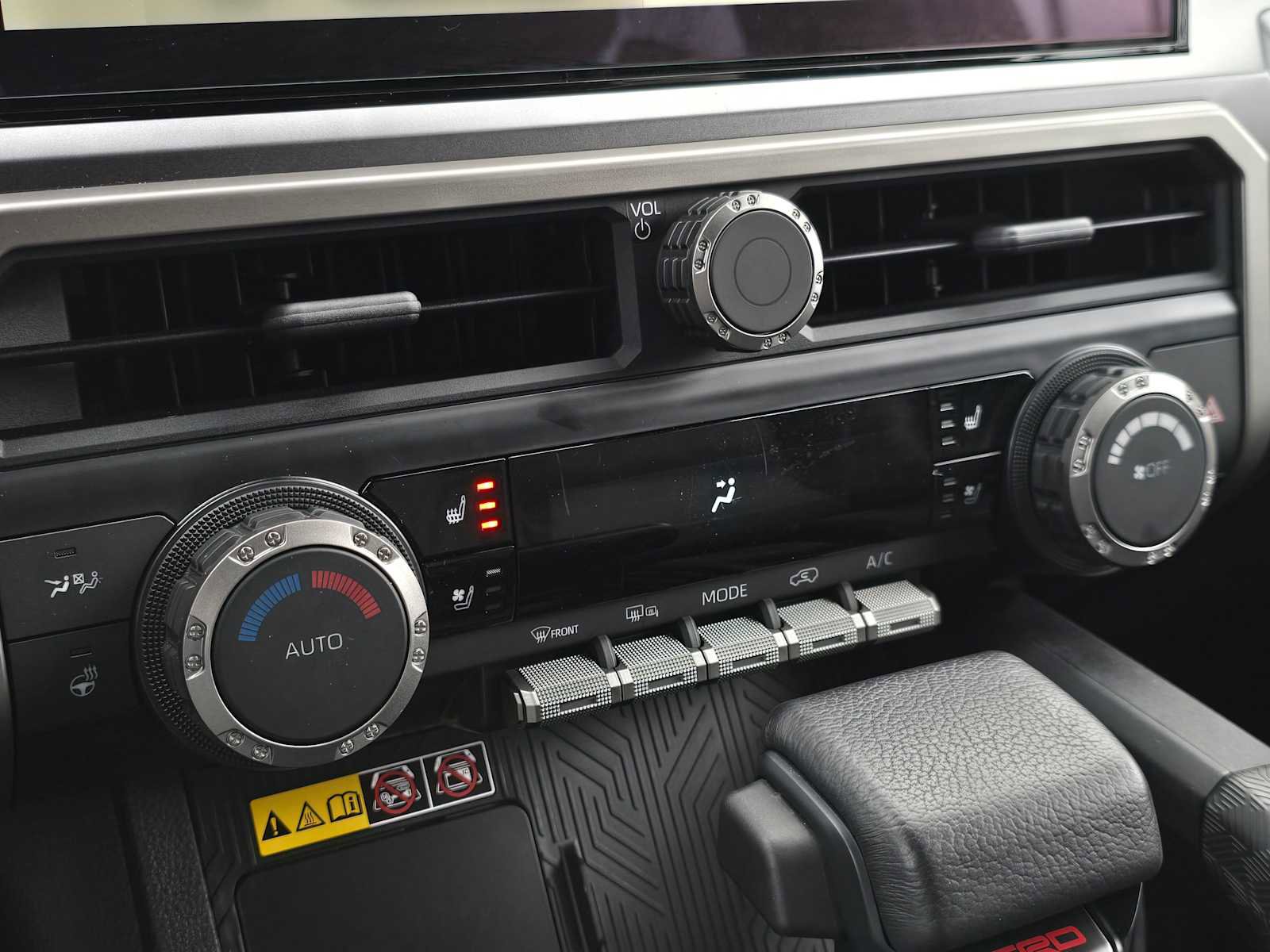 Certified 2025 Toyota 4Runner TRD Off-Road Premium image 29