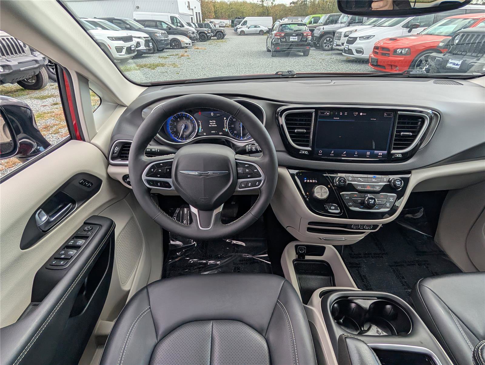 Used 2024 Chrysler Pacifica Touring-L image 17