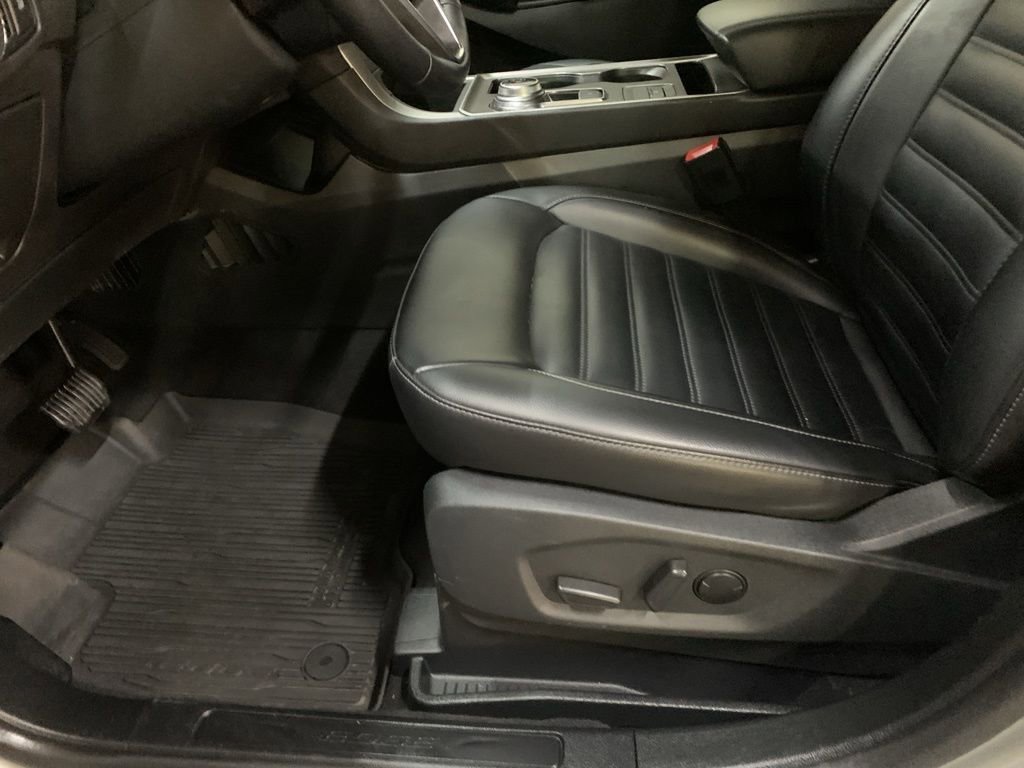 Used 2024 Ford Edge SEL image 9