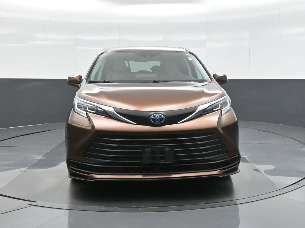 Certified 2021 Toyota Sienna LE FWD image 2