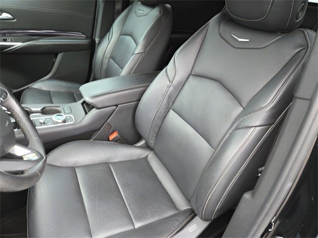 Used 2022 Cadillac XT4 Luxury w/ Cold Weather Package image 12