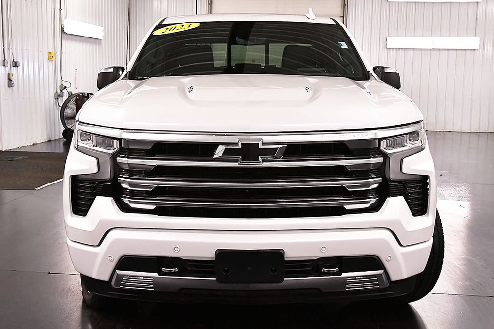 Used 2023 Chevrolet Silverado 1500 High Country w/ Technology Package AWD/4WD image 2