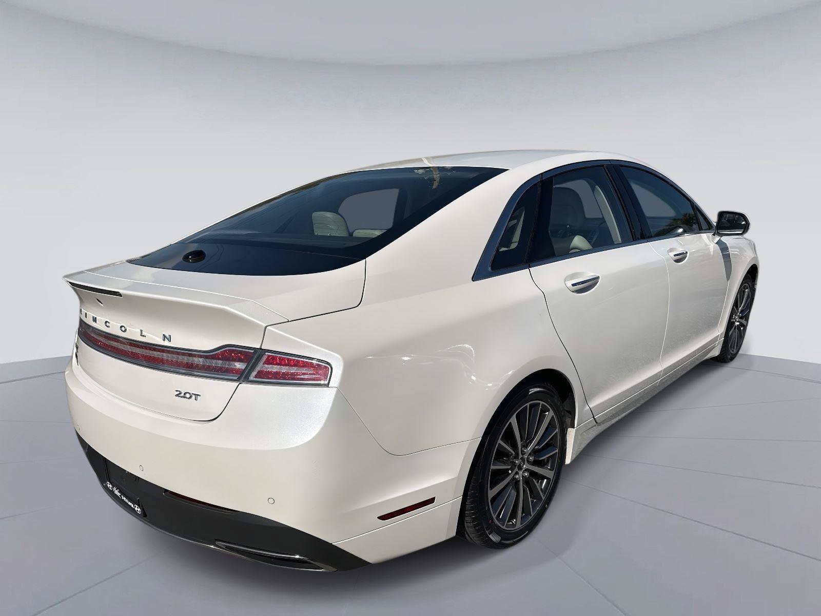 Used 2017 Lincoln MKZ Select image 3