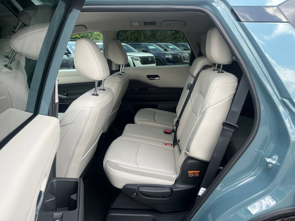 New 2026 Nissan Pathfinder SL FWD image 26