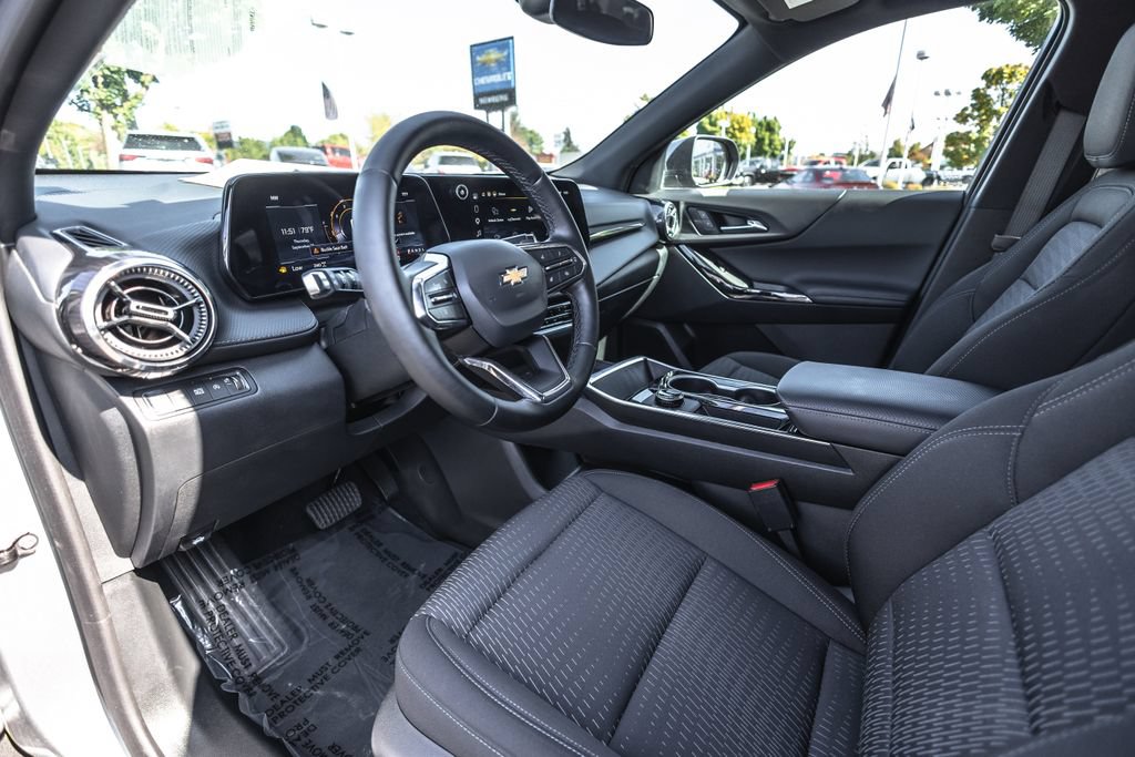 Used 2026 Chevrolet Equinox LT AWD/4WD image 18
