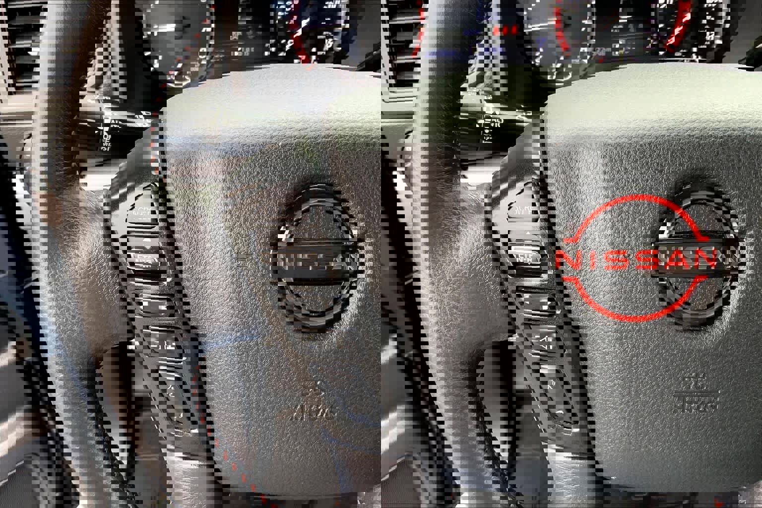 Used 2023 Nissan Titan PRO-4X w/ Pro-4x Convenience Package image 21