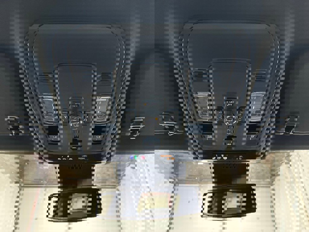 Used 2025 GMC Yukon XL Denali w/ Sun & Power Step Package image 36