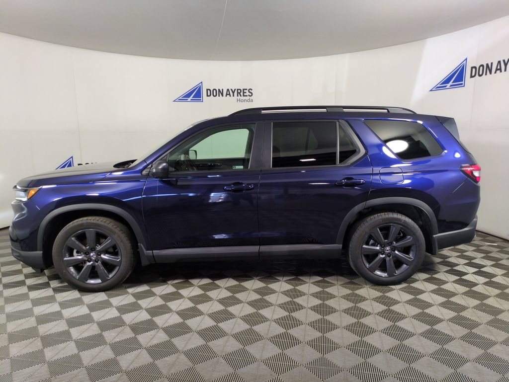 Used 2025 Honda Pilot Sport image 2