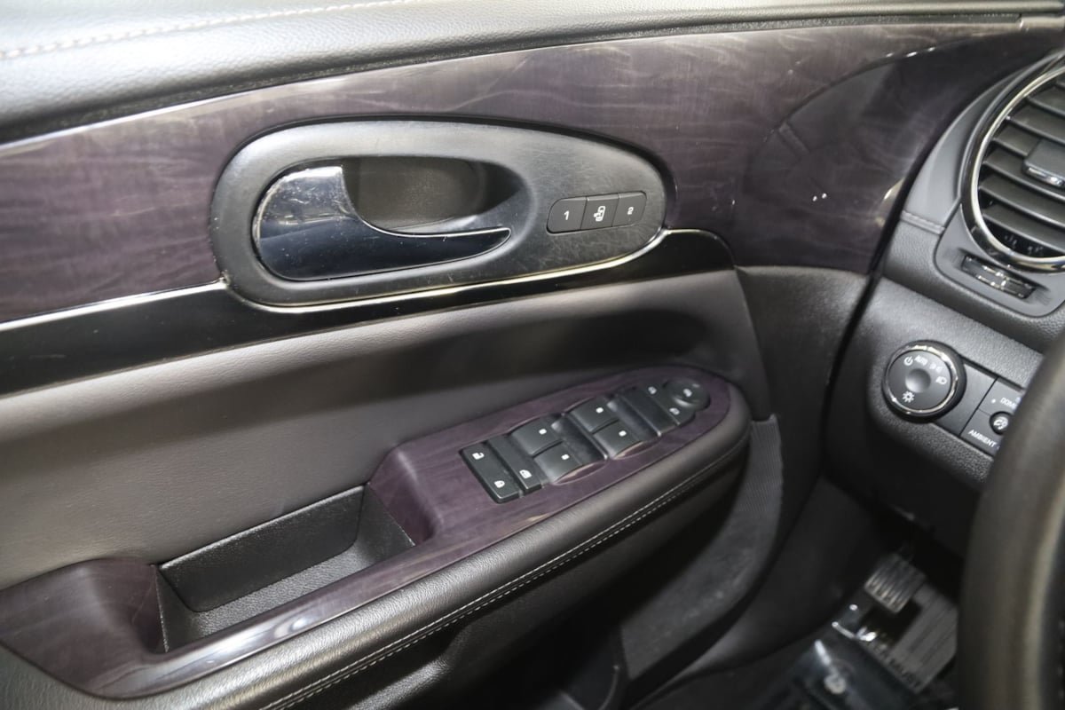 Used 2017 Buick Enclave Leather FWD image 28