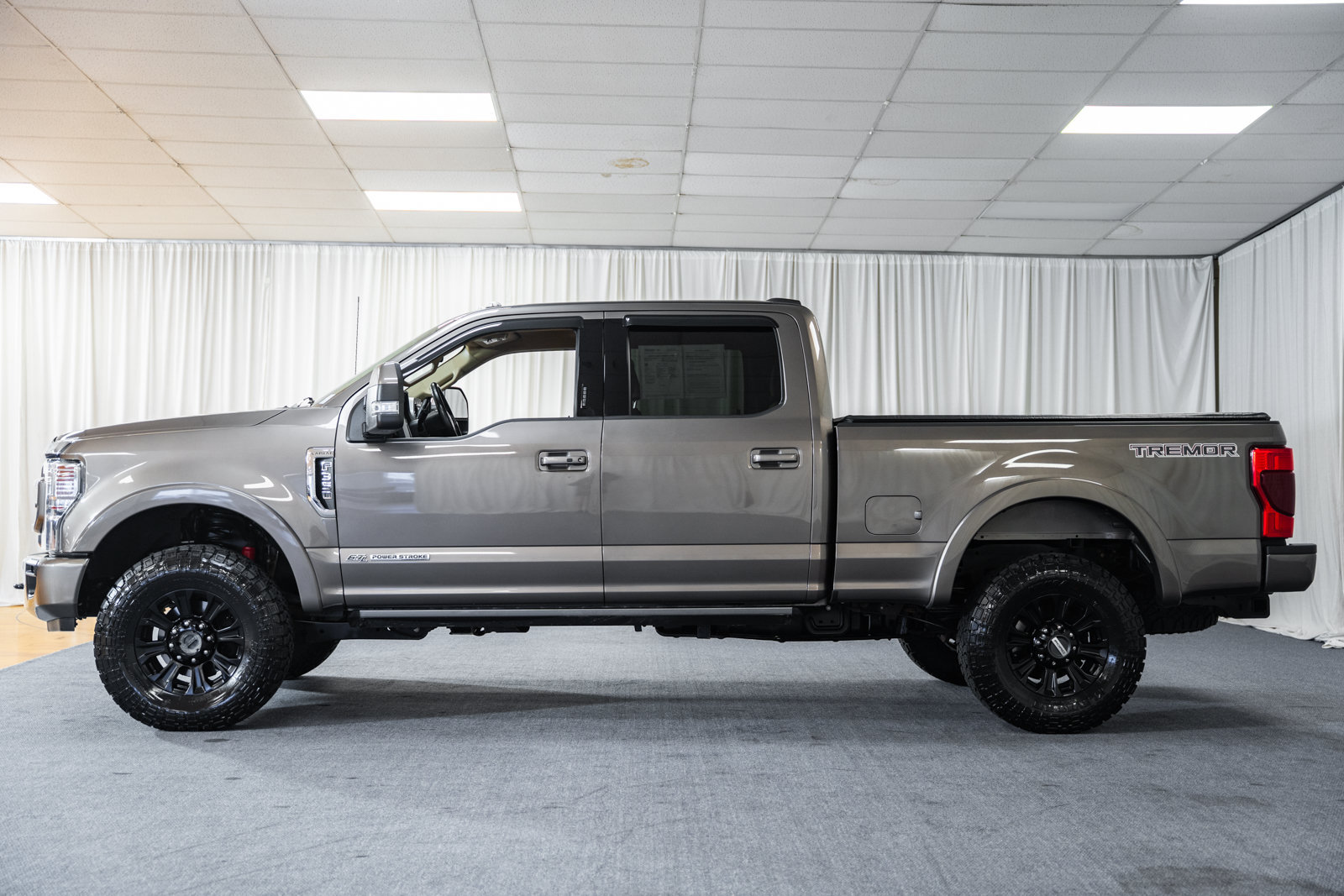 Used 2022 Ford F350 Lariat w/ Tremor Off-Road Package AWD/4WD image 4