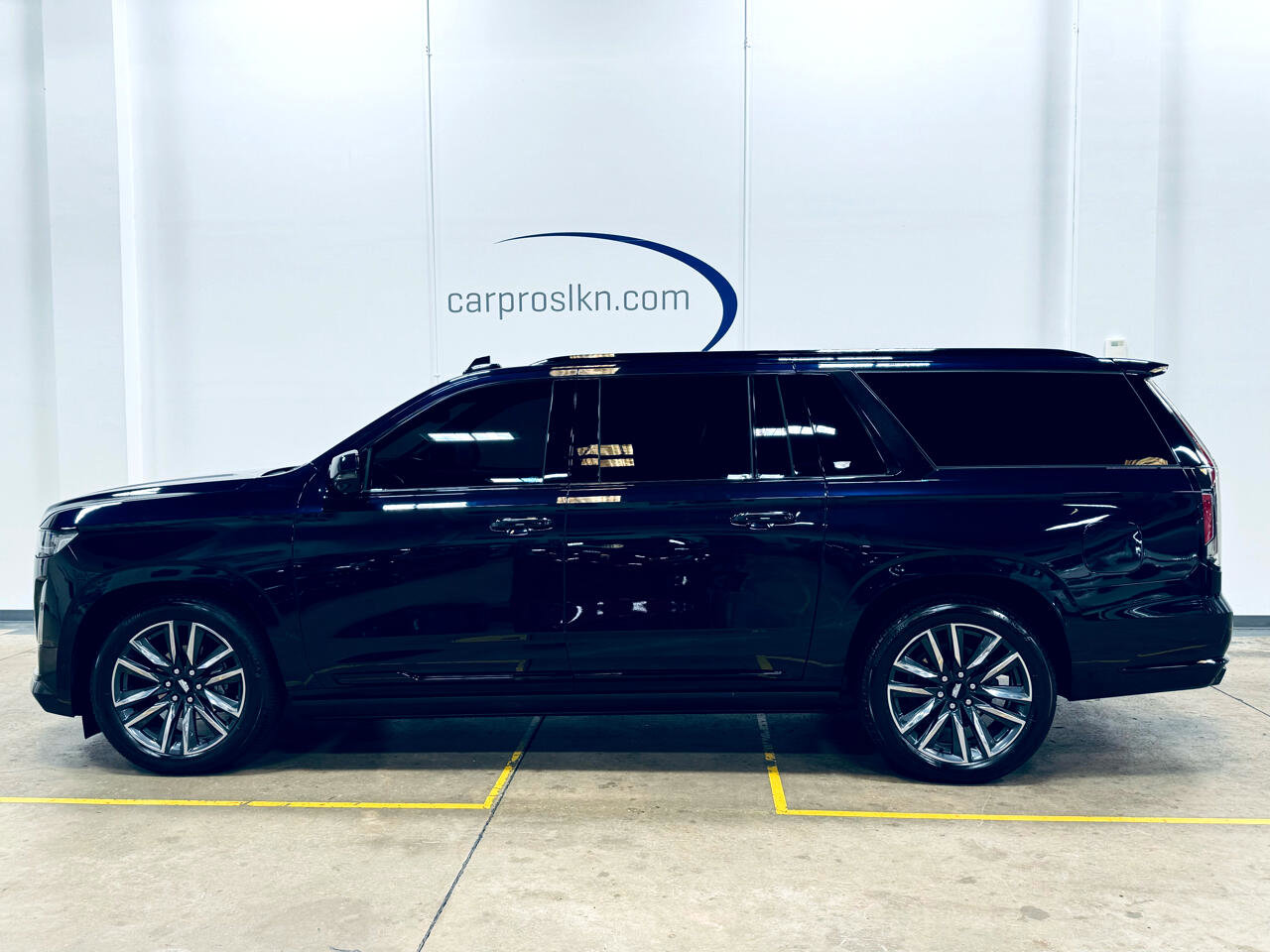 Used 2024 Cadillac Escalade ESV Sport Platinum image 4