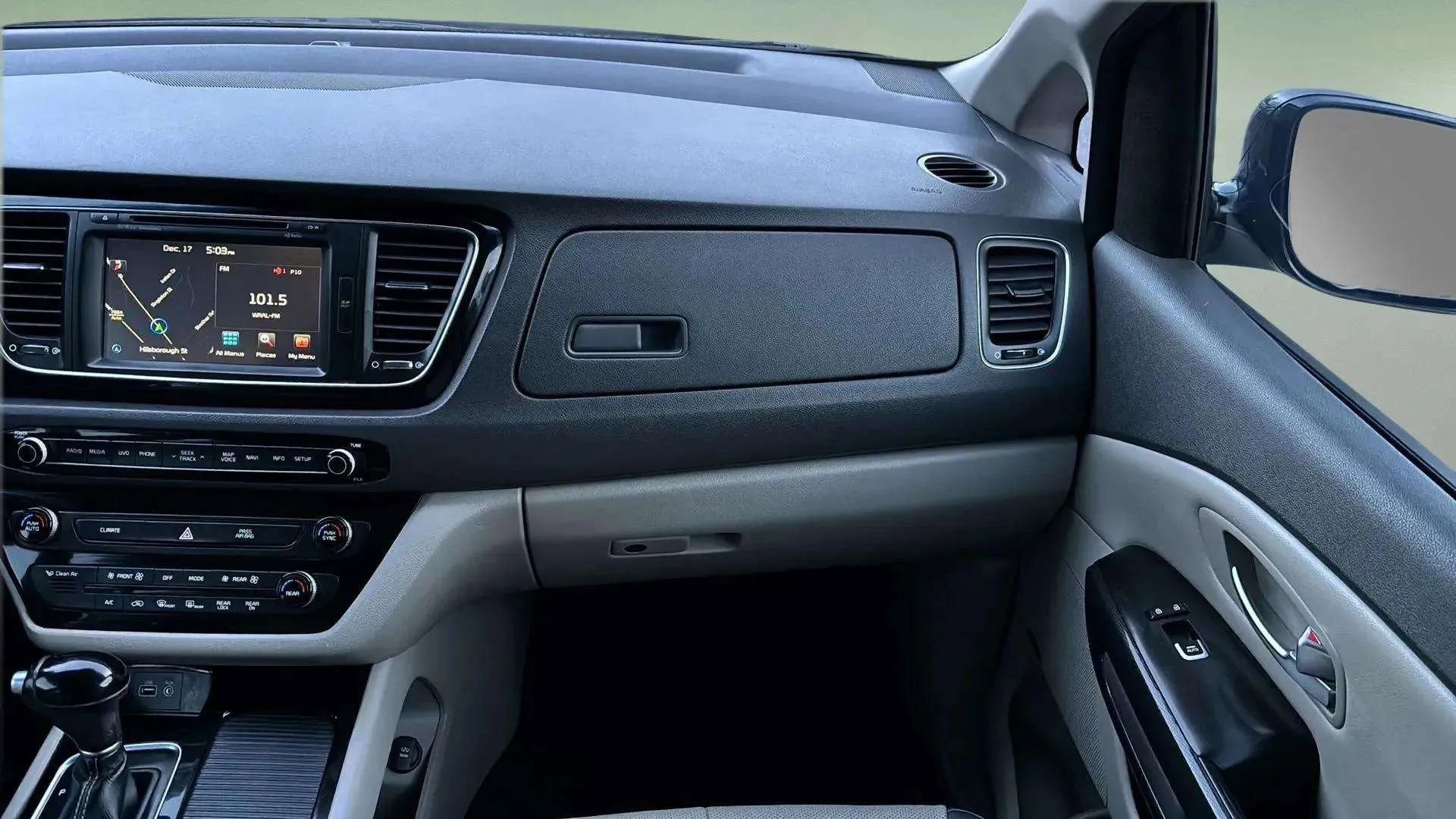 Used 2015 Kia Sedona SX image 34