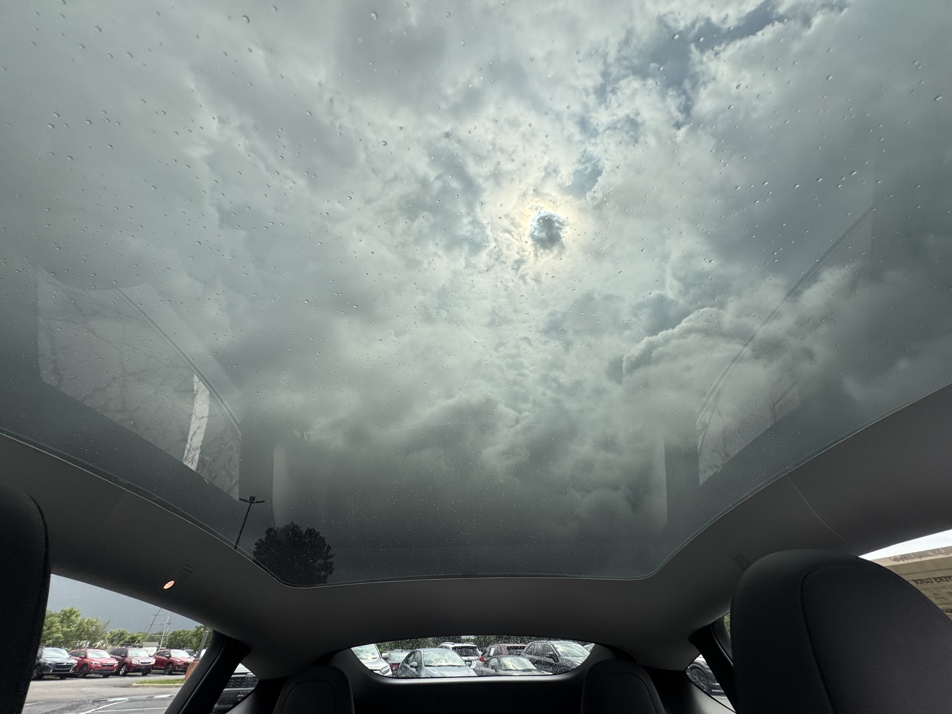 Used 2024 Tesla Model Y 2WD image 3
