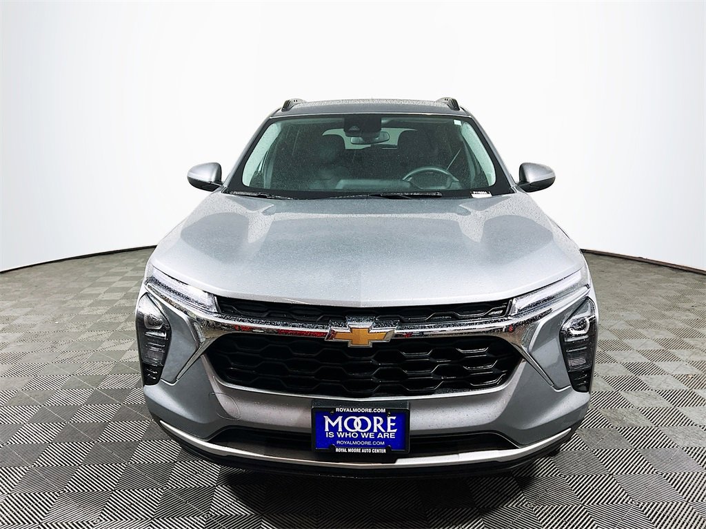 Used 2024 Chevrolet Trax LT image 3