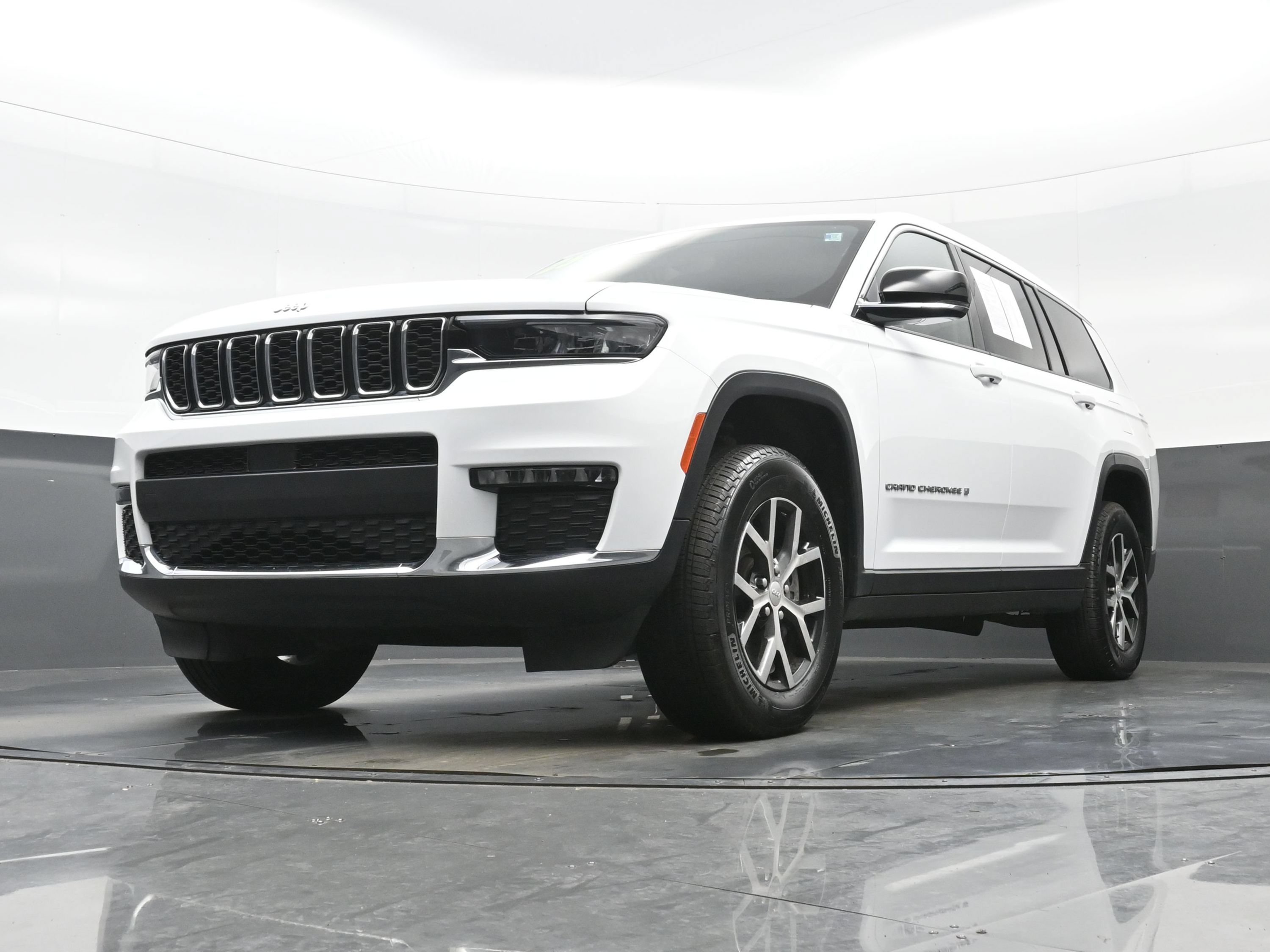 Used 2025 Jeep Grand Cherokee L Limited AWD/4WD image 26