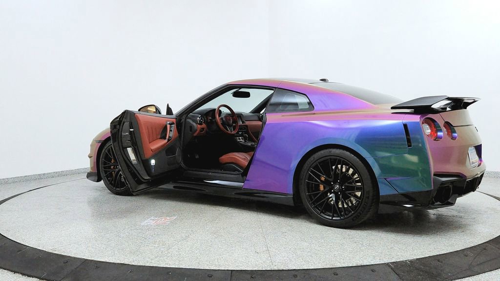 Used 2024 Nissan GT-R Premium w/ Premium Interior Package AWD/4WD image 10