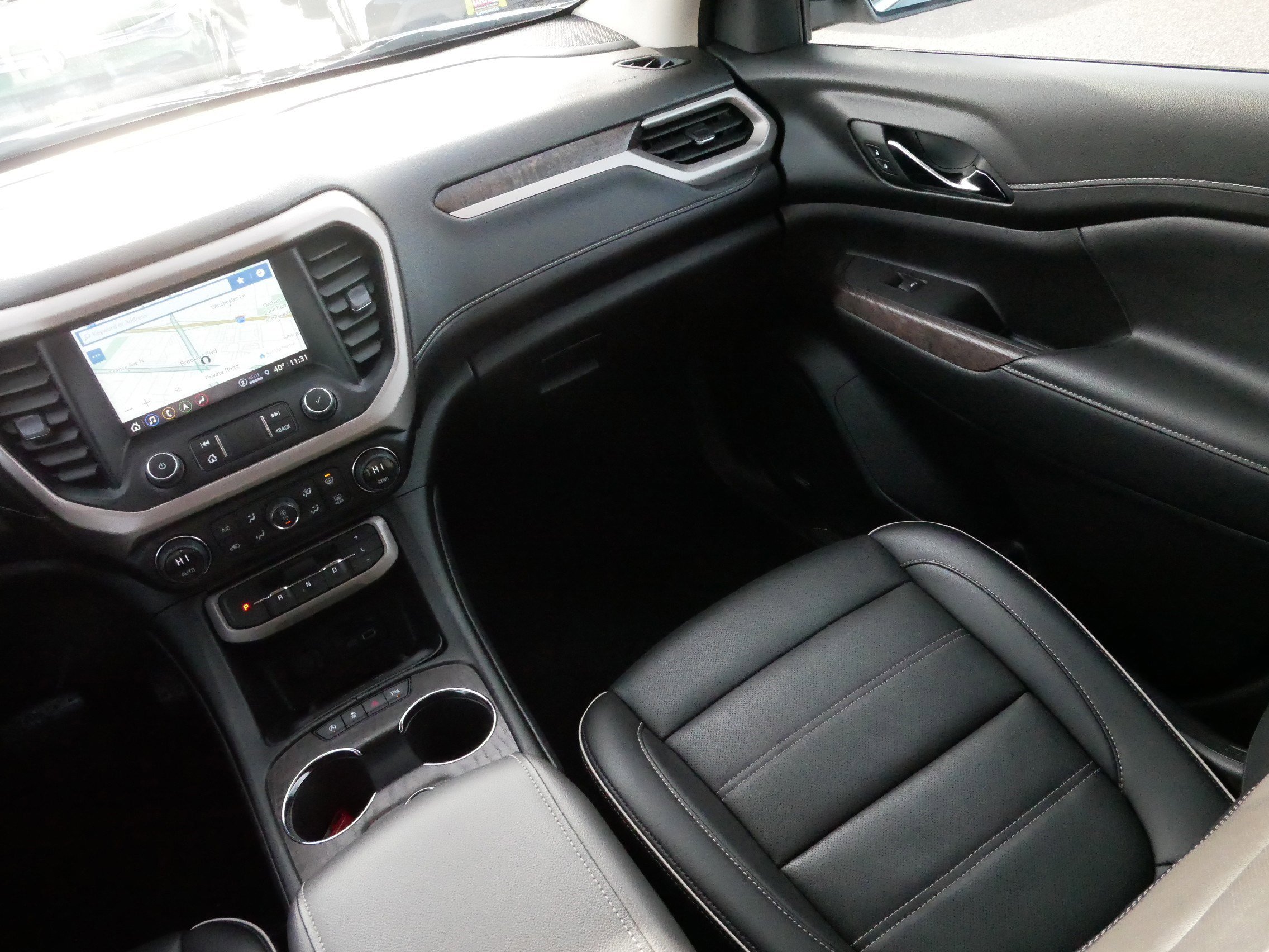 Used 2023 GMC Acadia Denali w/ Black Diamond Edition image 11