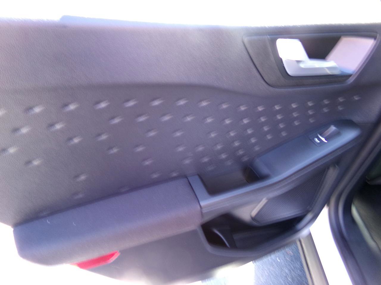 Used 2020 Ford Escape SE Sport image 49