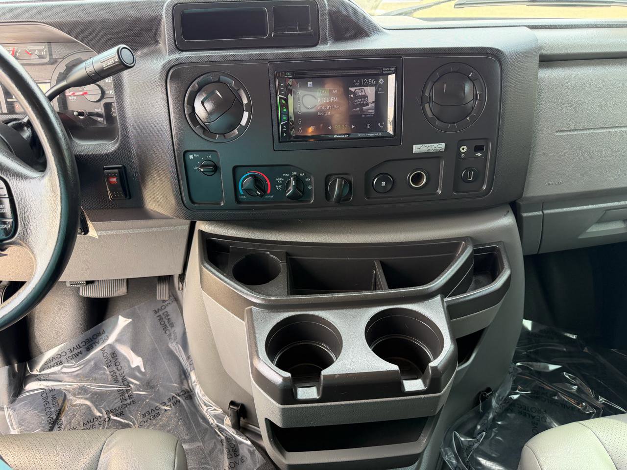 Used 2014 Ford E-150 and Econoline 150 w/ Power Group image 19