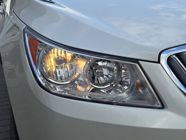 Used 2010 Buick LaCrosse CXS image 10