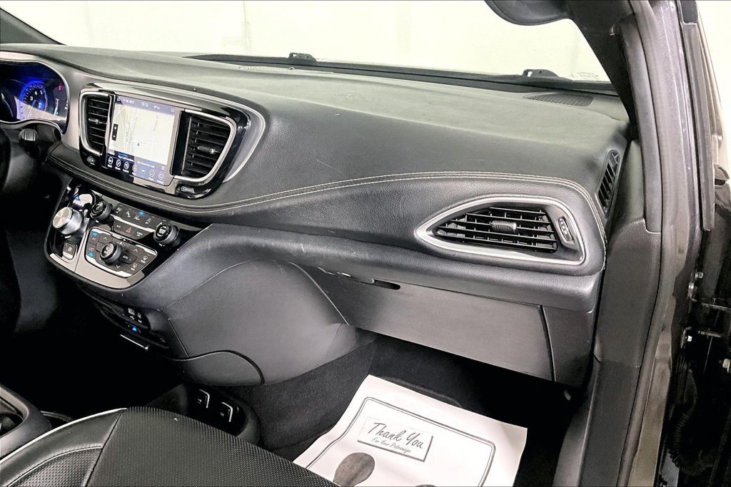 Used 2020 Chrysler Pacifica Limited w/ Advanced Safetytec Group FWD image 16