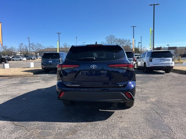 Used 2023 Toyota Highlander XLE image 4