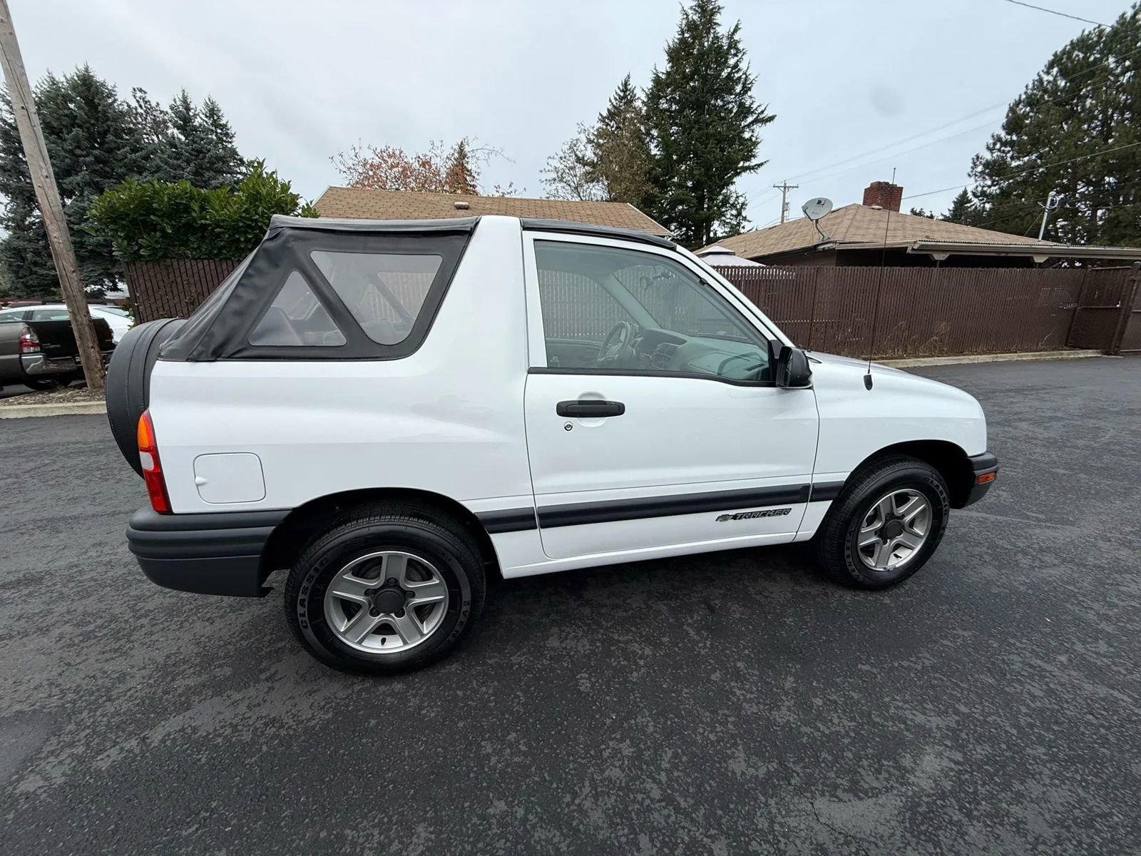 Used 2003 Chevrolet Tracker 4WD Convertible image 4