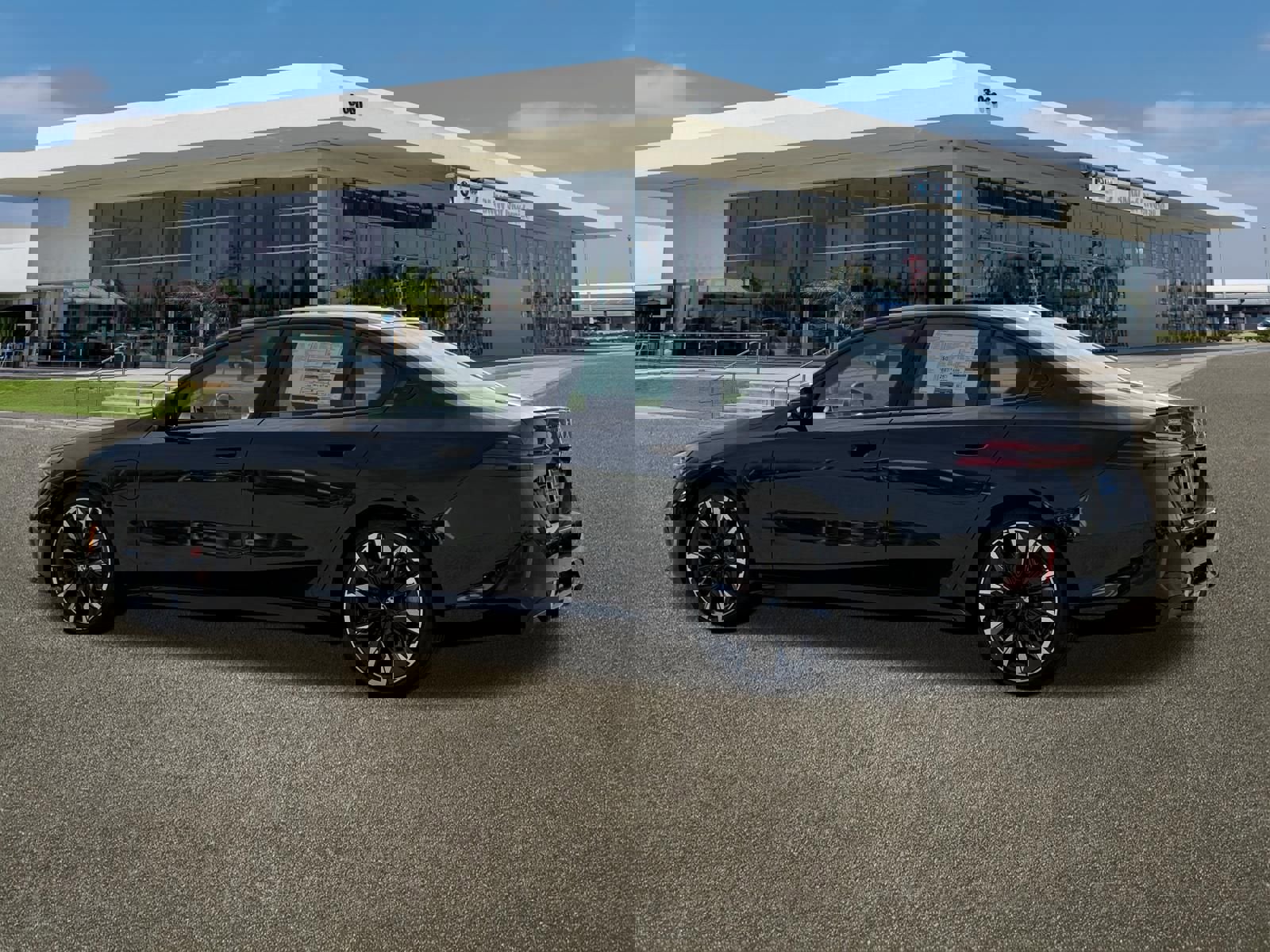 New 2026 BMW 550e xDrive w/ M Sport Professional Package AWD/4WD image 8