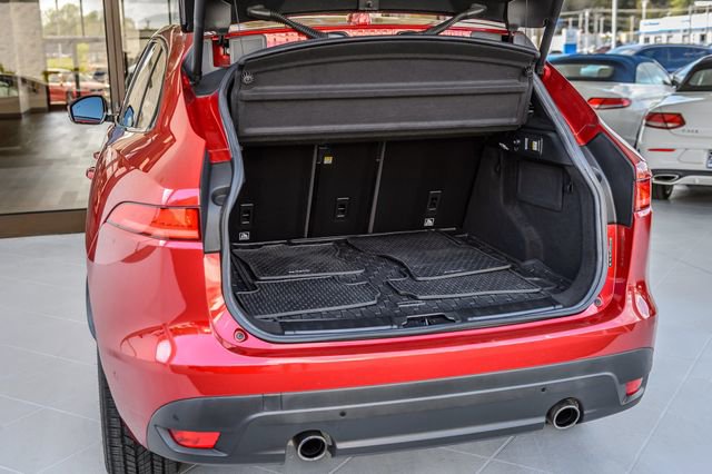 Used 2018 Jaguar F-PACE R-Sport image 11