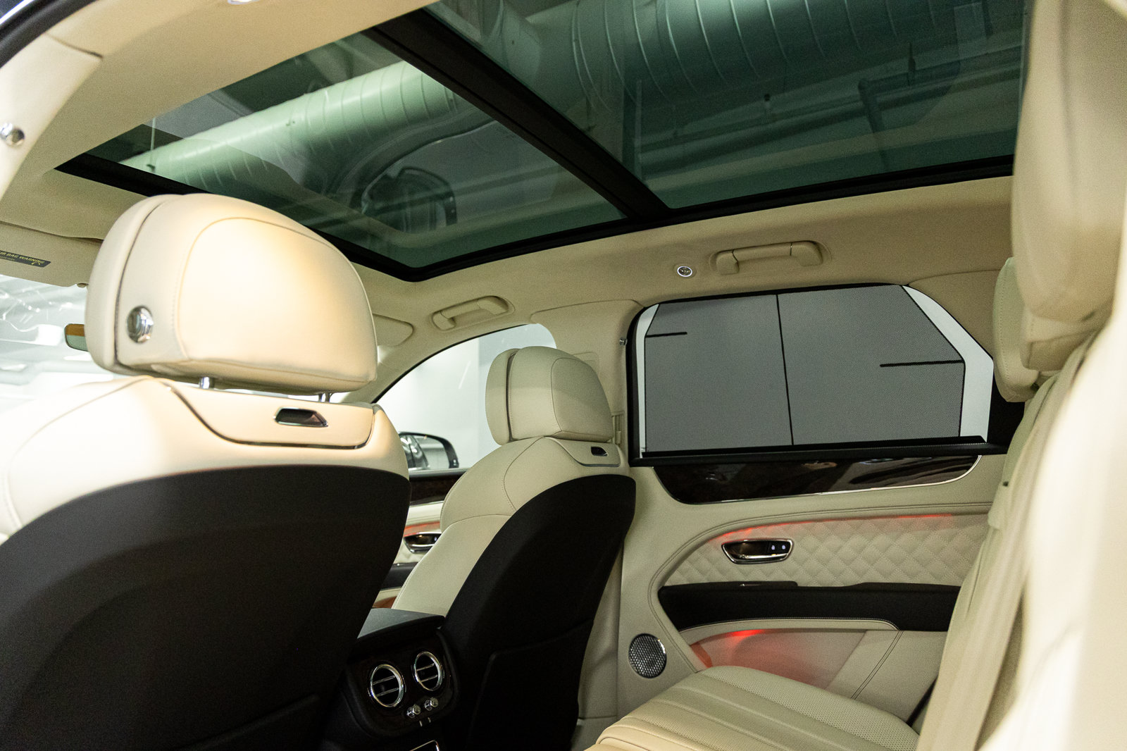 Certified 2023 Bentley Bentayga AWD/4WD image 33