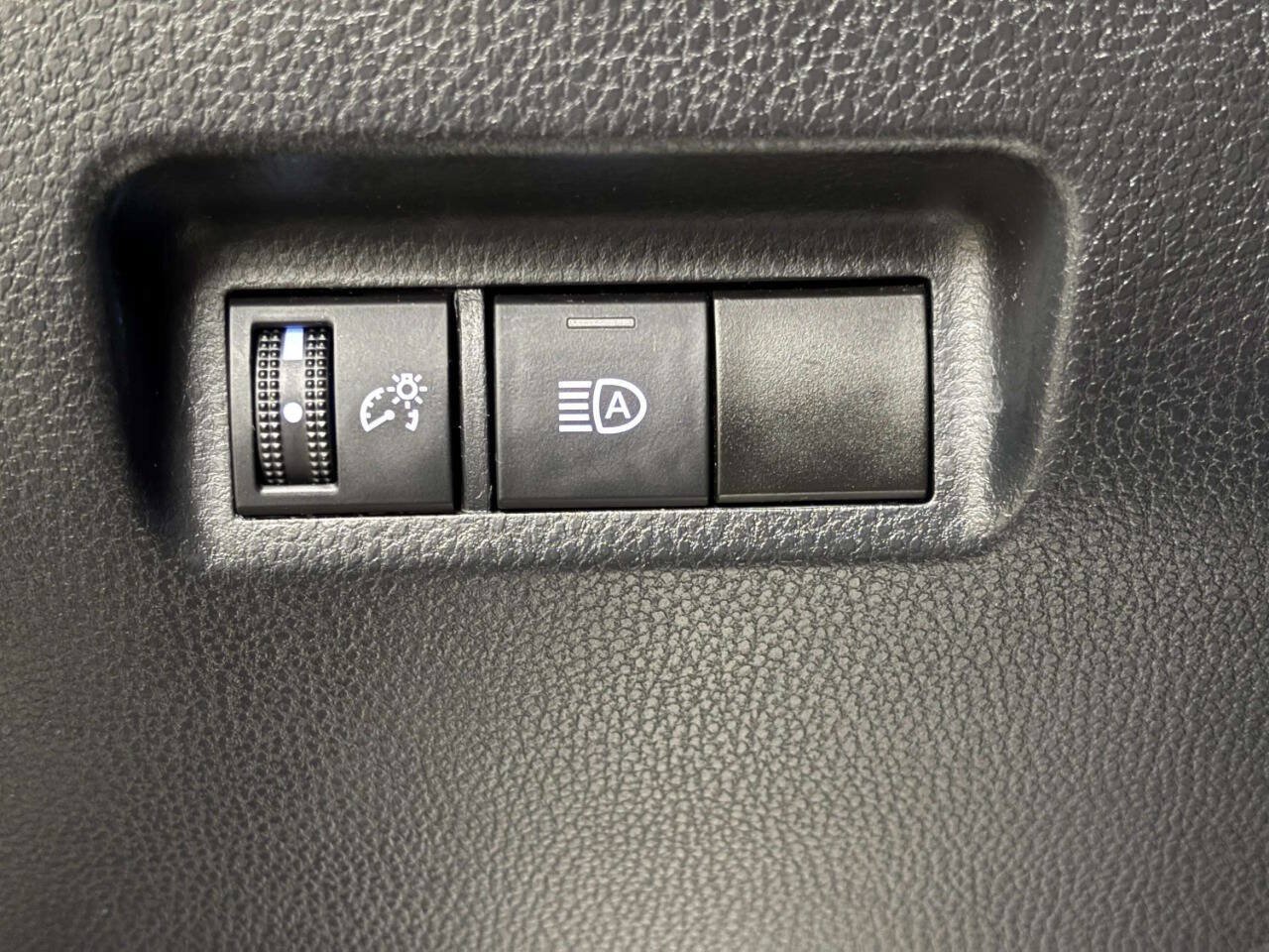 Used 2022 Toyota RAV4 XLE AWD/4WD image 34