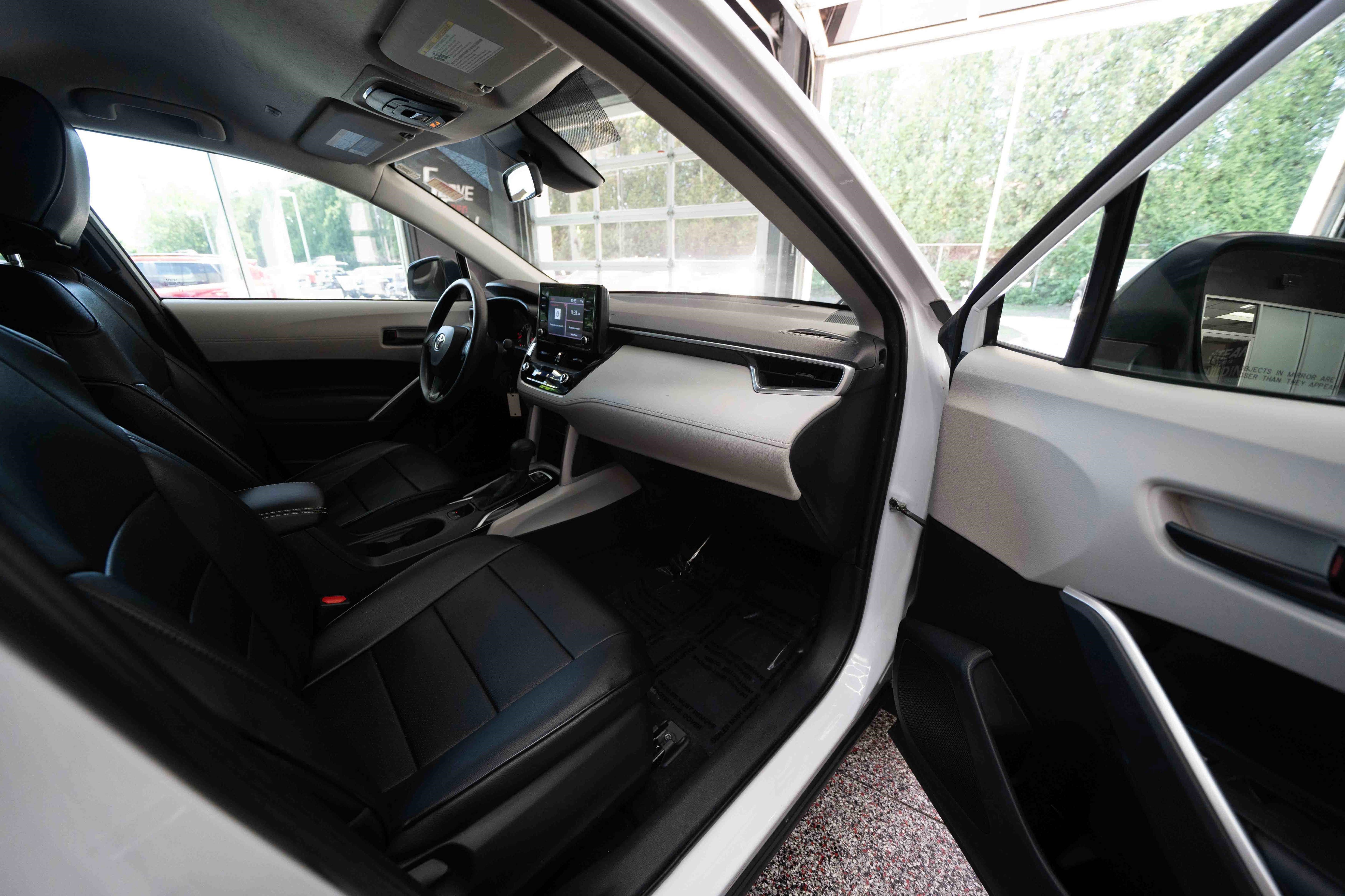 Used 2022 Toyota Corolla Cross L AWD/4WD image 26